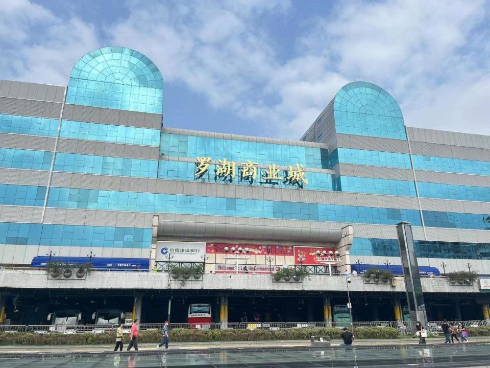 深圳富临大酒店（近罗湖口岸和万象城和东门，提供限时升级特惠） 5*