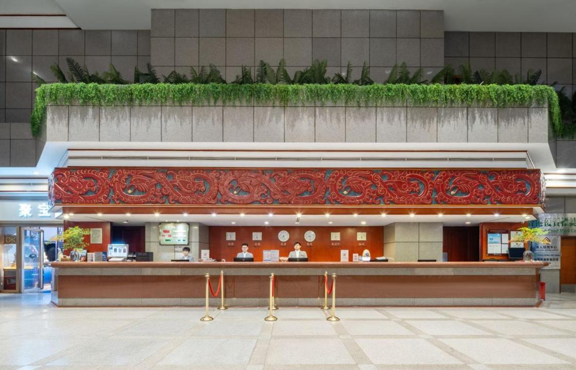 深圳富临大酒店（近罗湖口岸和万象城和东门，提供限时升级特惠） 5*