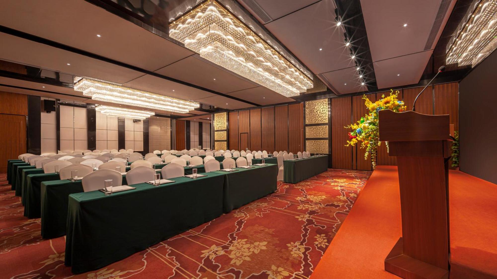 Отель Felicity Hotel, Luohu Railway Station 5*